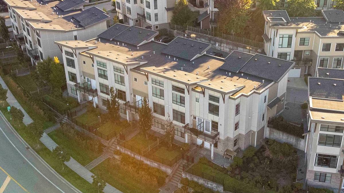 Guildford House | Townhouse (Above) with Amazing Killer Mountain Views