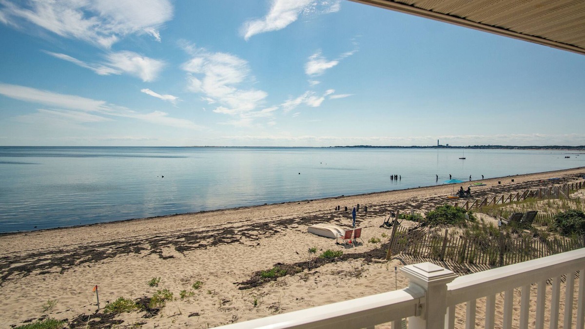 North Truro House | Townhouse Beach Front Living - 2BD 3BA - Central AC - Linen Towels provided