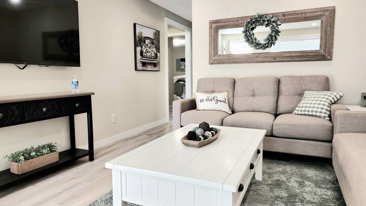 Caldwell House | Townhouse/Heart of Caldwell/Near Hospital+BBQ