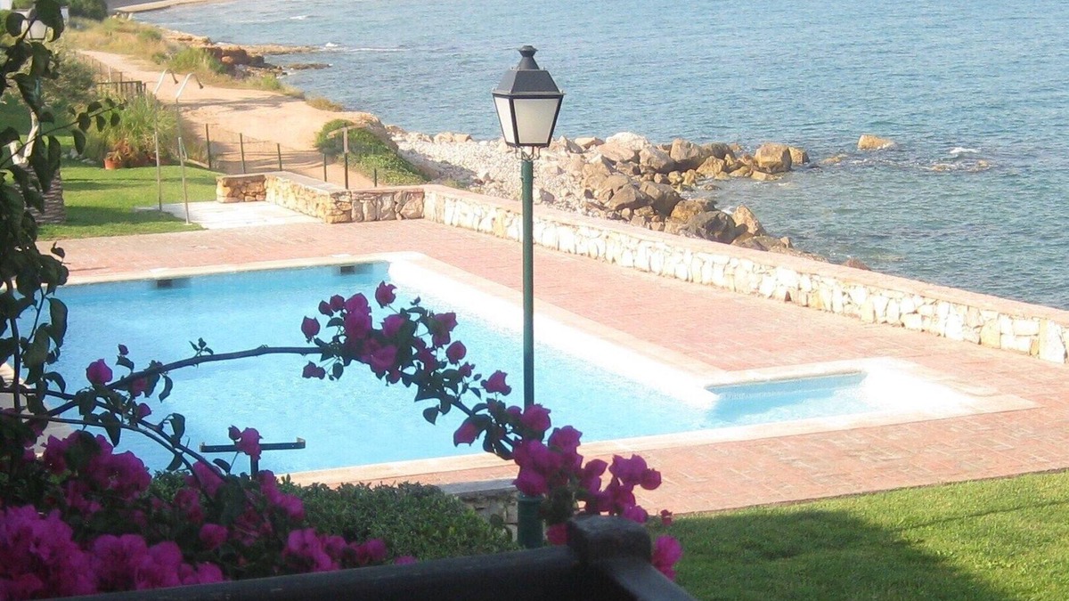 Alcanar House | TOWNHOUSE IN 1ST LINE SEA WITH AIR CONDITIONING AND WIFI