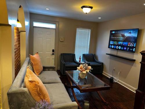 Downtown Baltimore Apartment | Townhouse in Baltimore