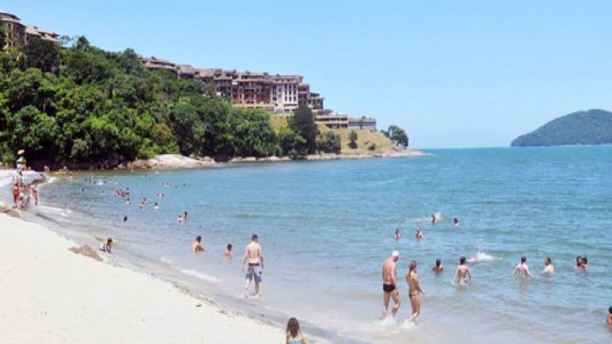 Mococa House | Townhouse in condominium, 5 min from the beach, rivers, trails, quite green area