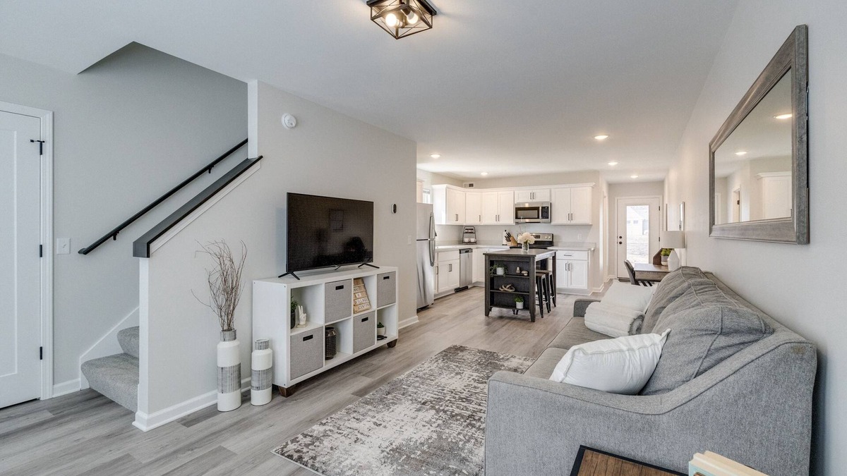 Lambertville House | Townhouse in Downtown Lambertville. Close to Restaurants and Downtown Toledo
