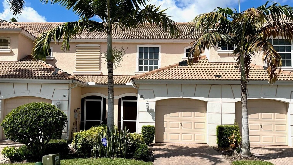 Diplomat House | Townhouse in Gated Community