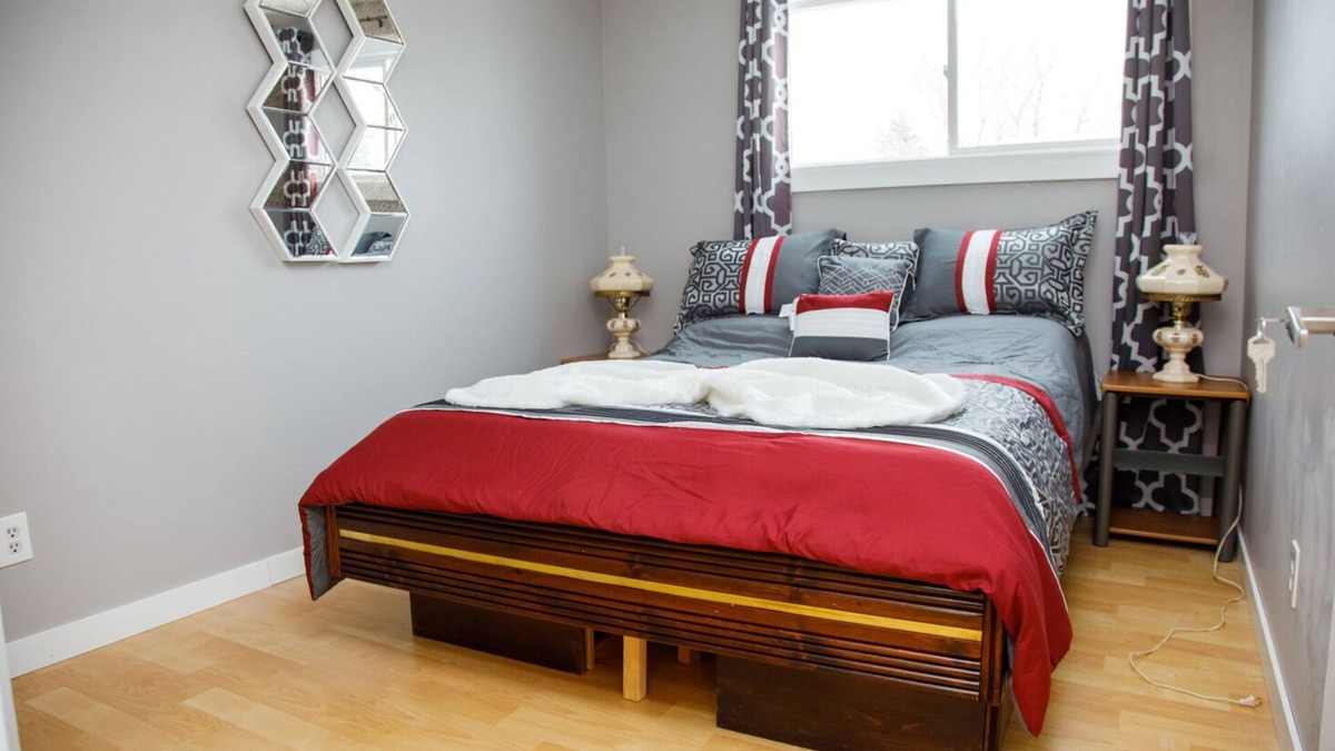 Fort Gary House | Townhouse in St Norbert, near UofM,nSafe neighborhood, near grocery store, par