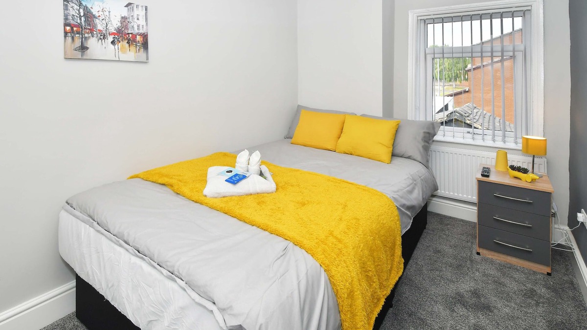 Crewe House | Townhouse @ Lawton Street Crewe - SUPERIOR DOUBLE WITH TV