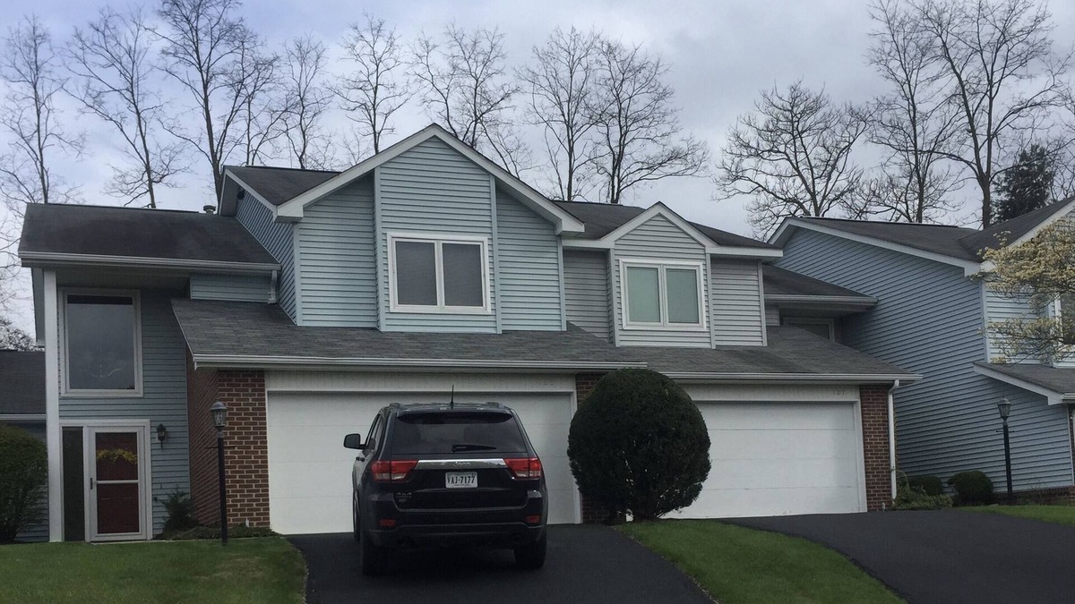 Downtown Eastside House | Townhouse near Campus