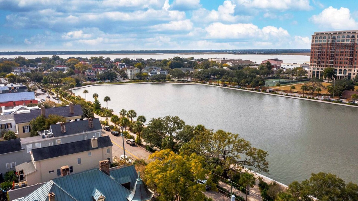 South of Broad House | Townhouse on Colonial Lake, Near the Battery, King Street, and Marinas