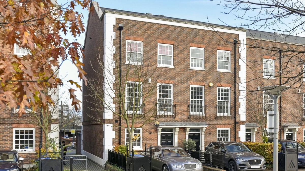 Woolwich House | Townhouse Overlooking Park Borough Of Greenwich. near Elizabeth Line Station
