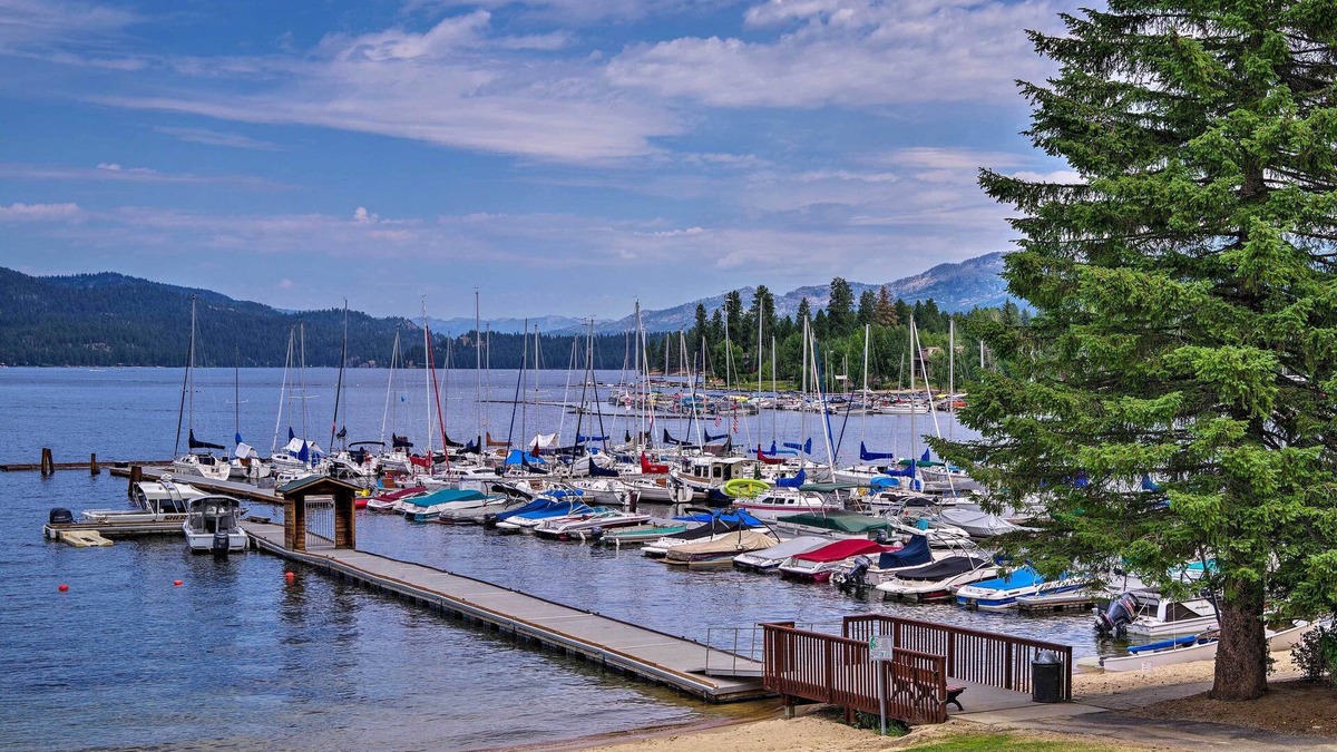 McCall House | Townhouse w/Garage: Walk to Payette Lake Beach!