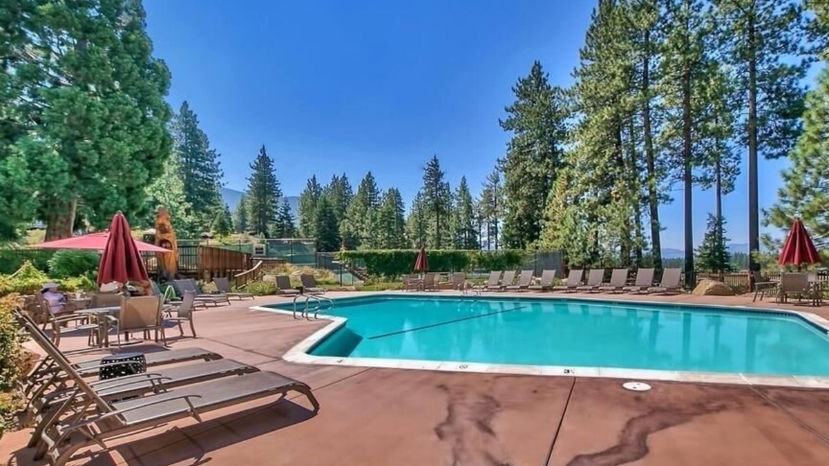 Zephyr Cove House | Townhouse with HOA Hot Tub, Pool & Sauna. 50% Discount for Fall Monthly Rental!