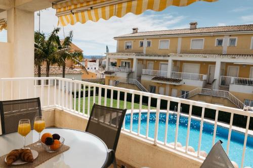 Playa de Gandia Villa | Townhouse with terraces and communal pool