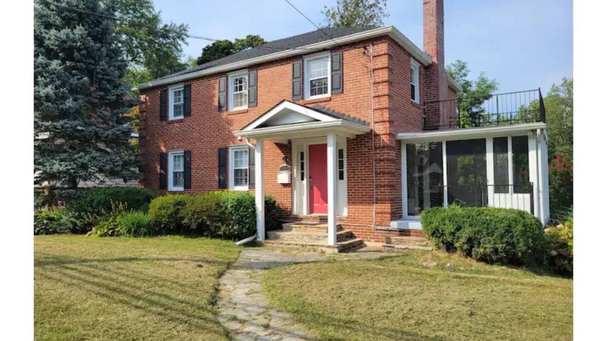 Towson House | Towson Beautiful Home 5 minutes from Everything Towson
