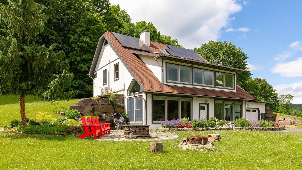 Saugerties House | Toymaker Farmhouse: Bright Private Oasis in Saugerties w/ Fishing Pond