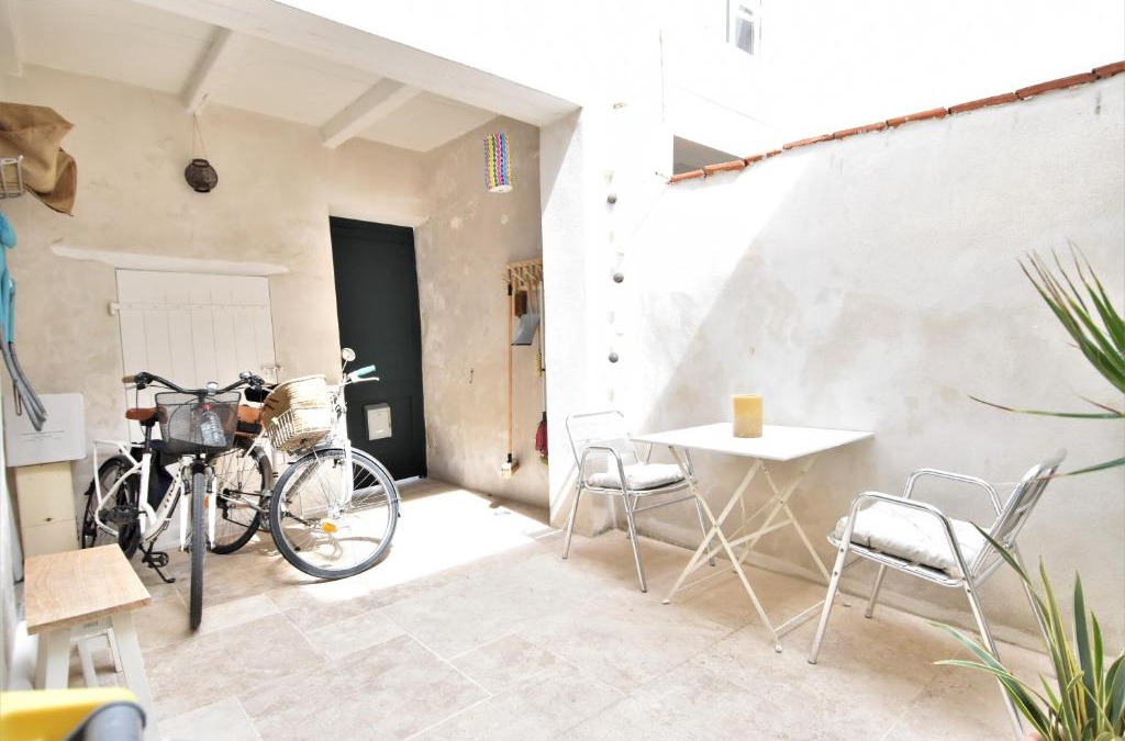 Ars-en-Re Villa | Très bel appartement situé en plein cœur du village