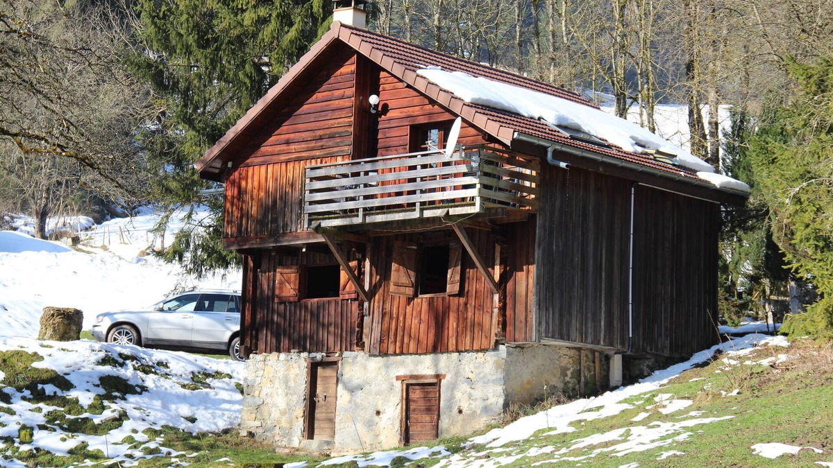Le Petit-Bornand-les-Glieres Ski Chalet | Traditional wooden chalet ideal for a quiet stay, Piste de la Clusaz