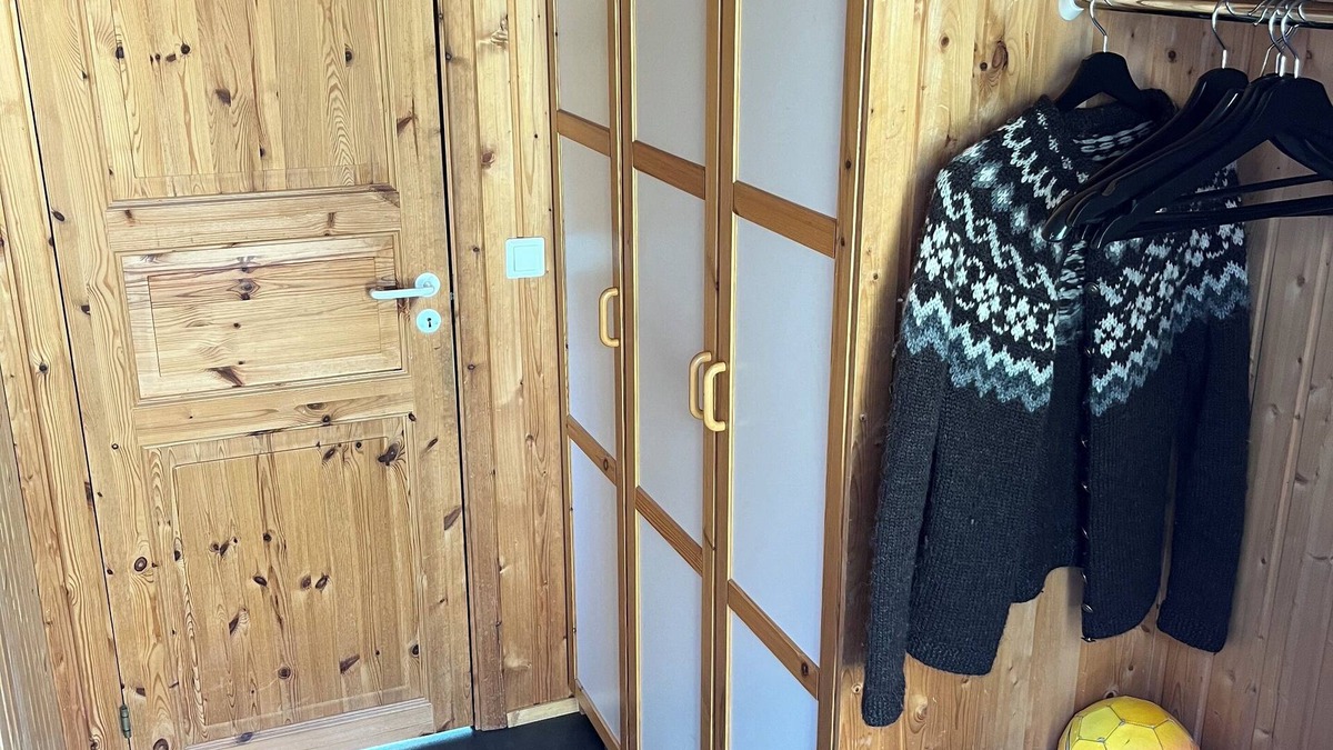 Selfoss Cottage | Tranquil 4-bedrooms in two cottages Near Golden Circle-10 sleeps with WiFi, AC