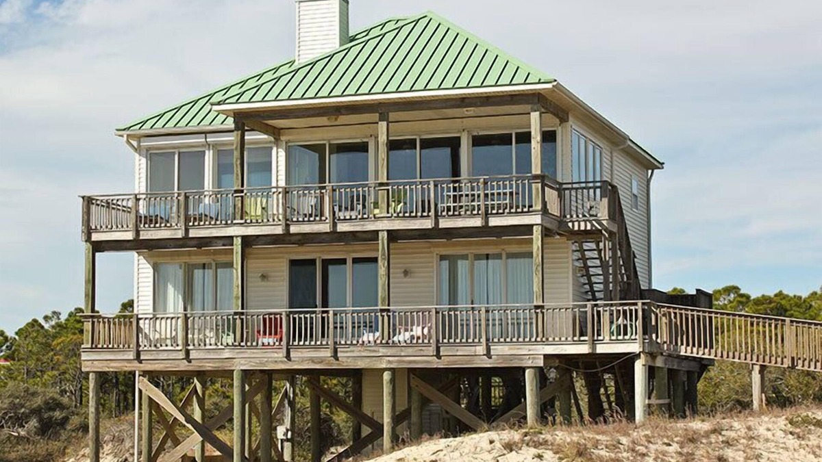 Sea Palm Village House | TRADEWINDS HAS LONG BEEN praised as a uniquely appointed home where treasured memories are made.