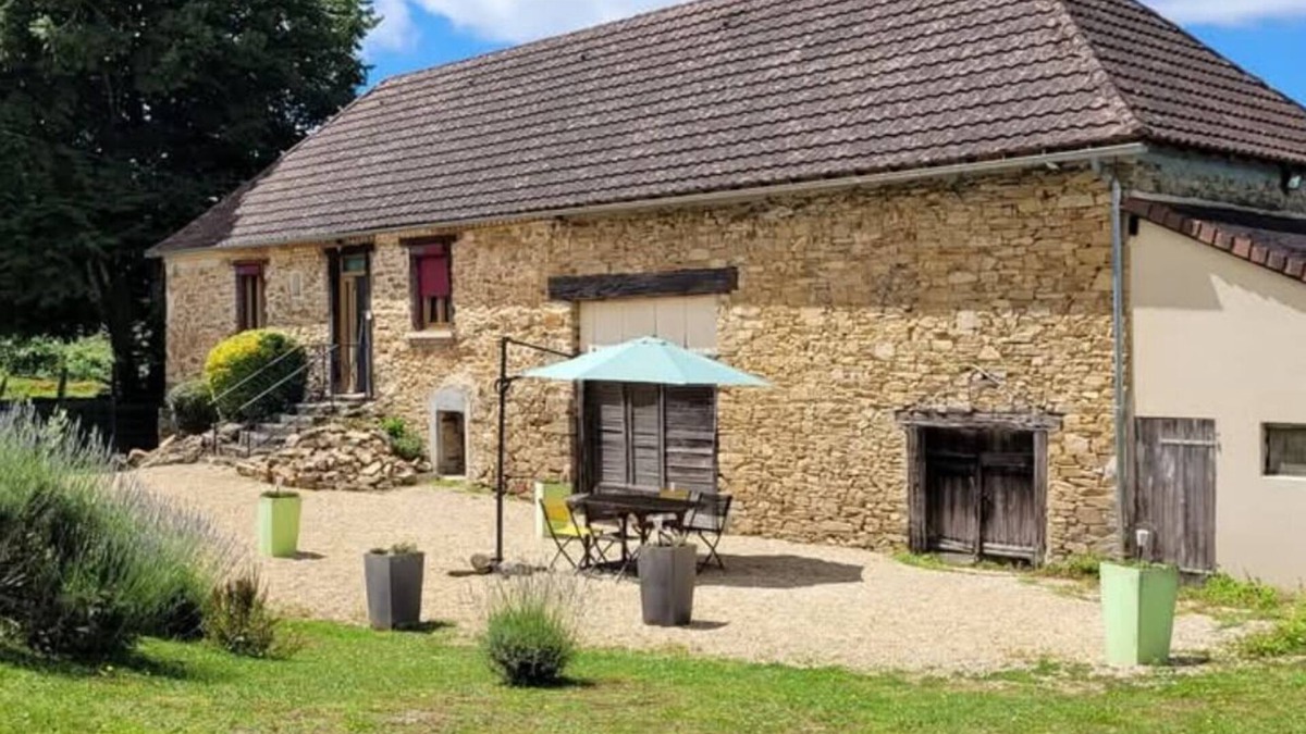 Saint-Priest-les-Fougeres Cottage | Traditional and modern gîte in Périgord Vert