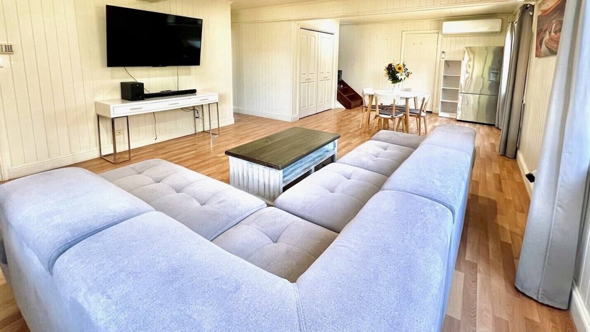 Bundaberg North House | Tradie's Paradise - 5Br 3Bath with wifi, AC, Netflix