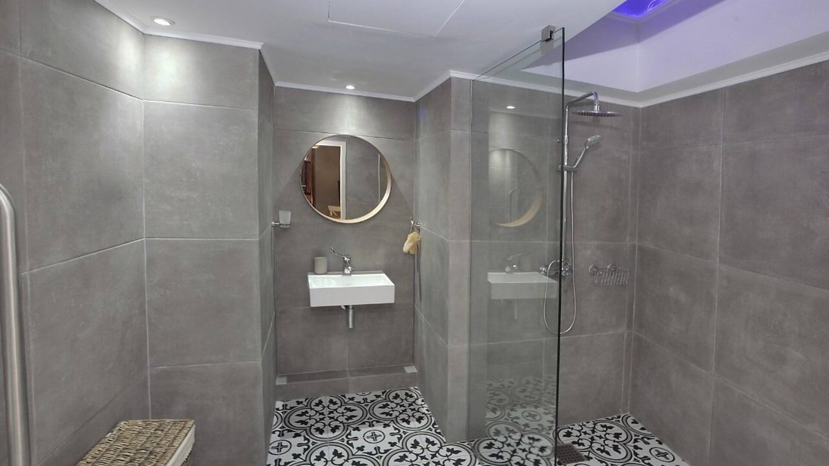 Agios Theodoros Cabin | Traditional Luxury Suite