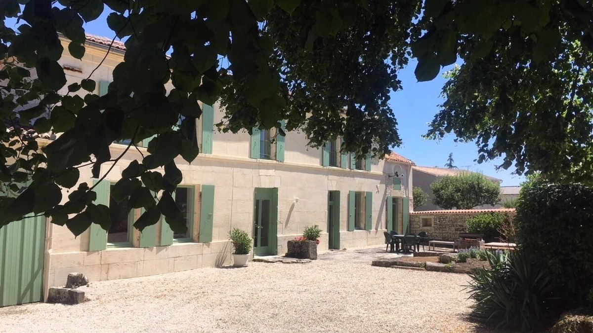Saint-Sulpice-de-Cognac House | Traditional Charentaise house with safe heated swimming pool for children.