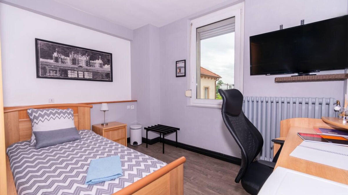 Puttelange-aux-Lacs Apartment | Traditional Classic Room