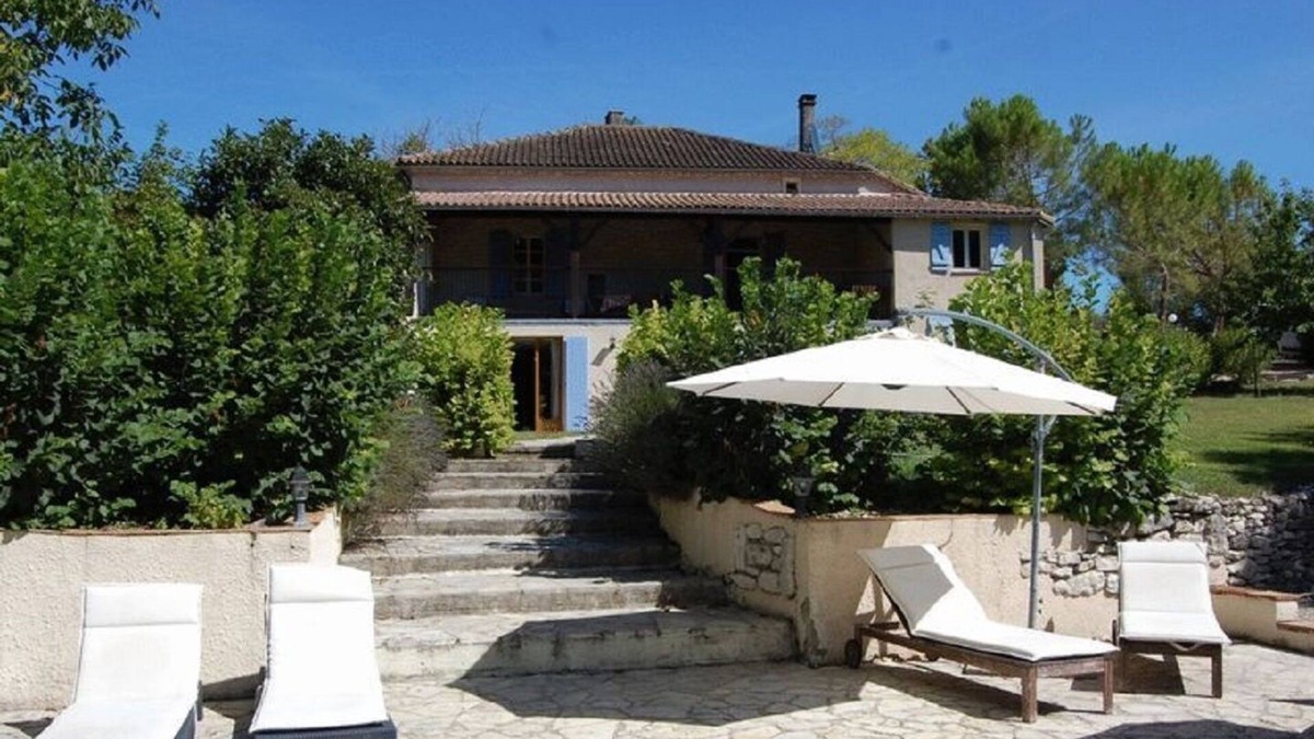 Valprionde Apartment | Traditional 1 bed French gite, with private pool, 3 acres of garden. Aircon.
