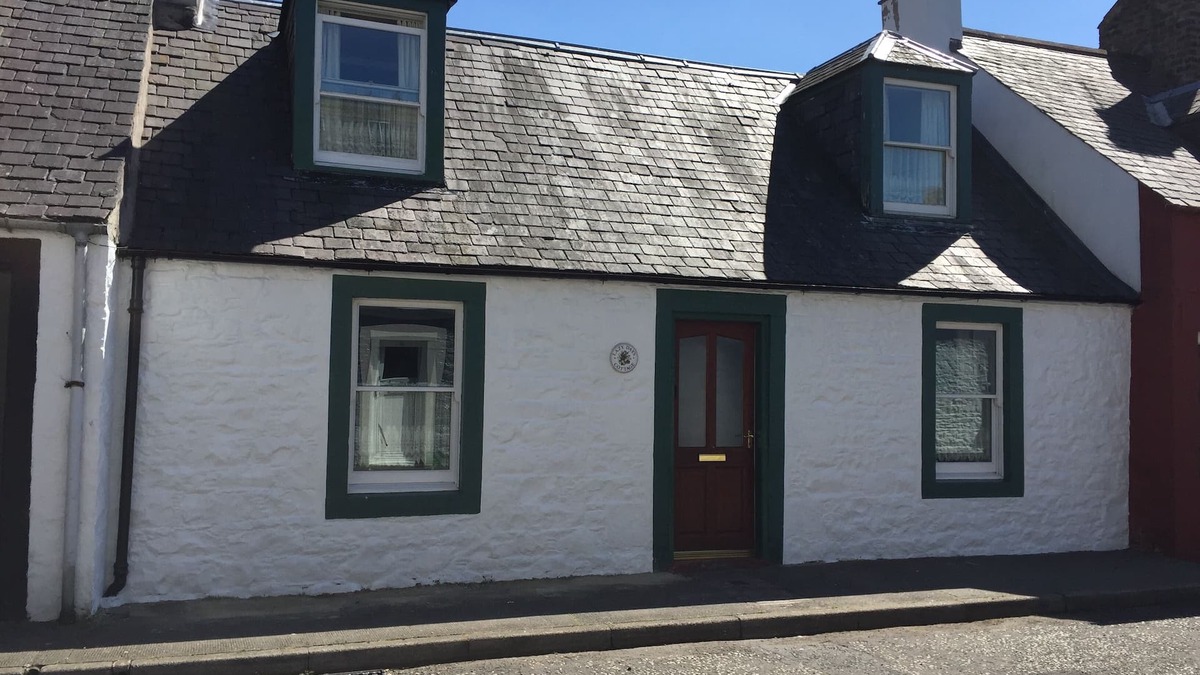 Moffat House | Traditional 18th Century Stone Built Scottish Cottage Close To The High Street