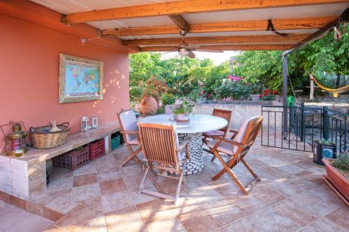 Karavomylos Villa | Traditional 2bedroom private house