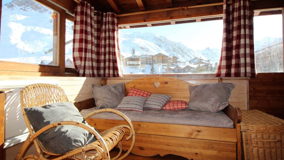 Les Almes Ski Chalet | Traditional 3-room chalet with terrace and wifi