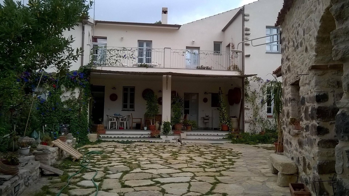Mogoro House | Traditional and cozy house with garden and inner courtyard in the historic center