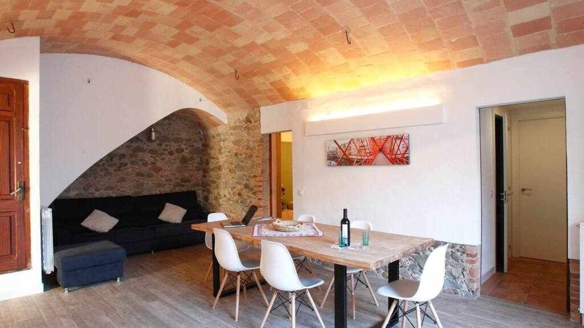 Celra Apartment | Traditional apartment in Celrà