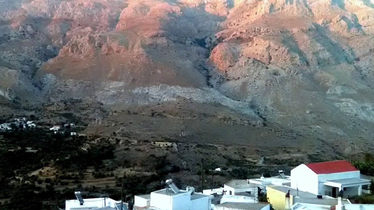 Akoumia House | Traditional art house with garden and panoramic view
