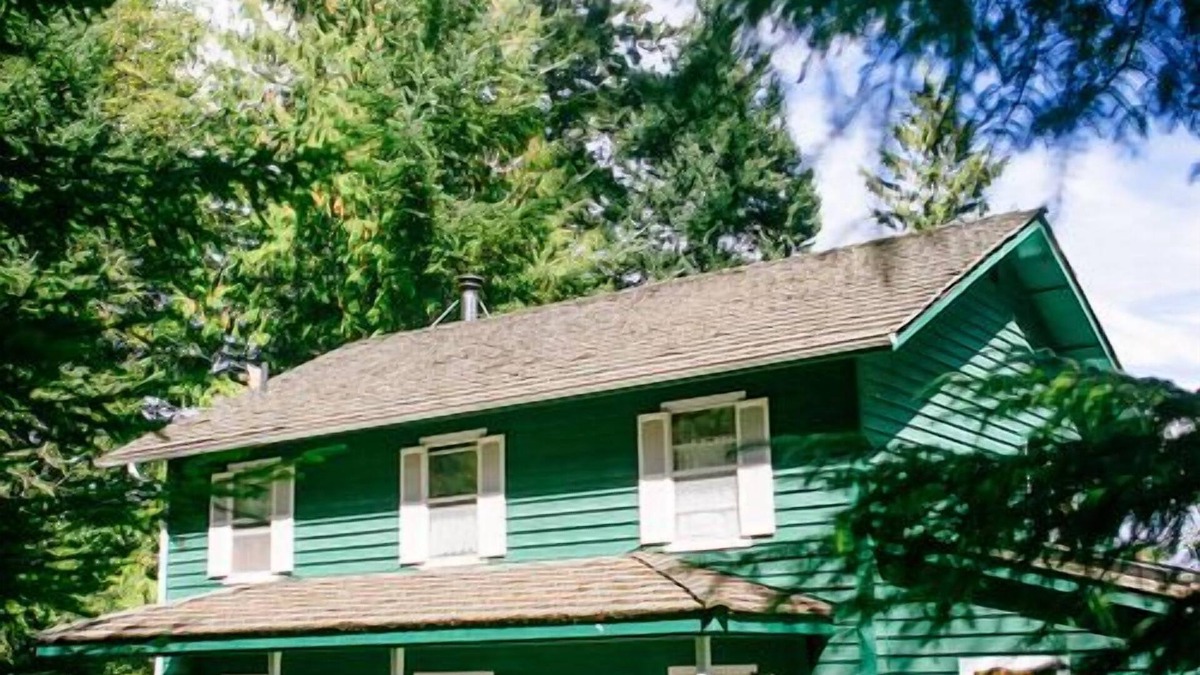 Olga House | Traditional Beach House, Mt. Baker Views, Perfect for Families or Friend Groups