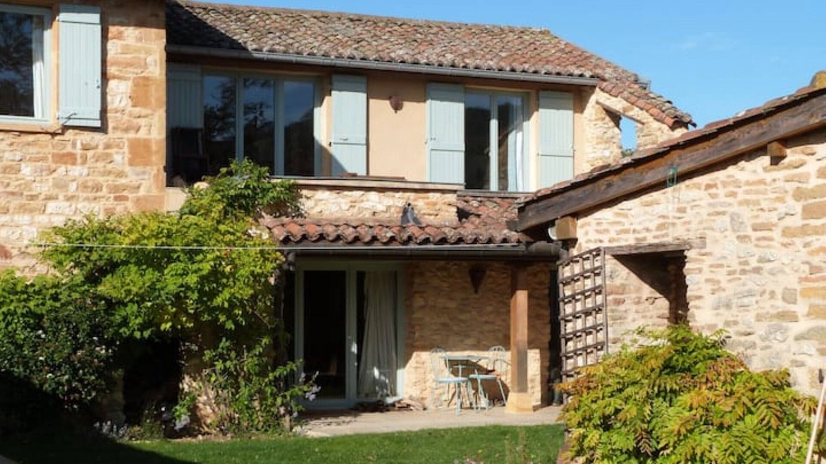 Charnay House | Traditional Beaujolais farmhouse with Private Pool - sleeps 8