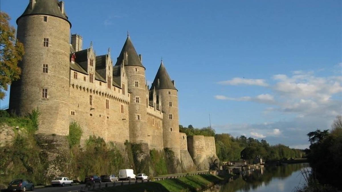 Guegon Cottage | Traditional Breton Longère Near Historic Josselin