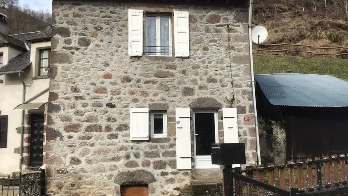 Laroquevieille House | Traditional Cantal house recently renovated
