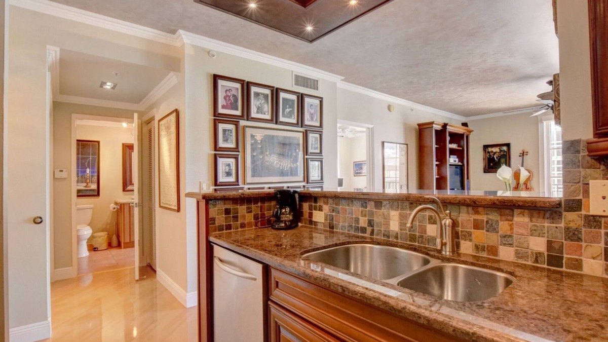 Downtown West Palm Beach Condo | Traditional Charm in the Heart of West Palm –2BR w/Garage Parking & Pool Access
