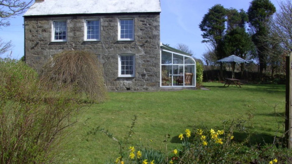 Coverack Cottage | Traditional Cornish Cottage With Some Sea Views Coverack, Cornwall, England