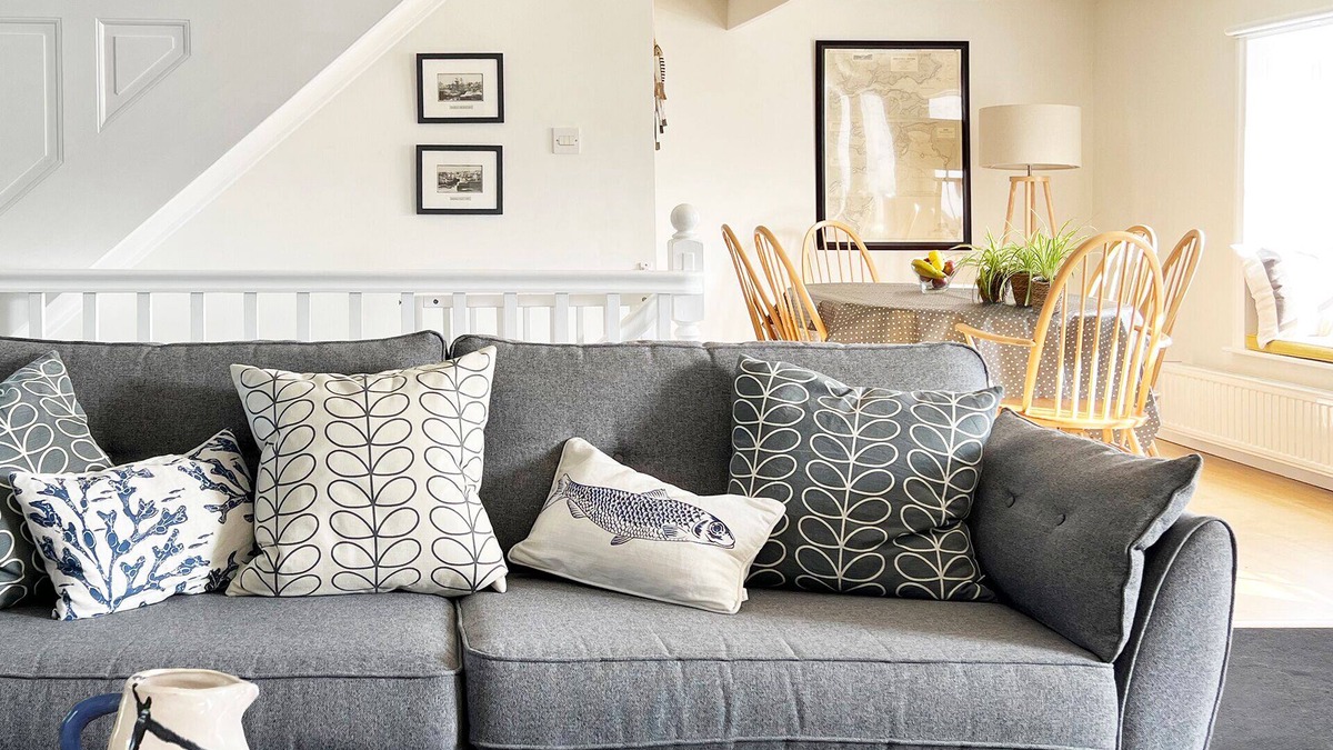 Charlestown Cottage | Traditional Cornish Cottage on Charlestown Harbour, parking, beach & pubs