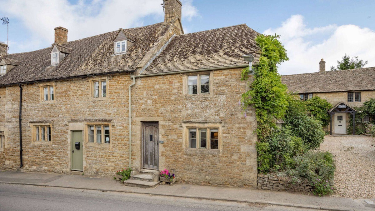 Little Rissington Cottage | Traditional Cotswold stone cottage sleeps 7 guests in 3 bedrooms - Little Mullions