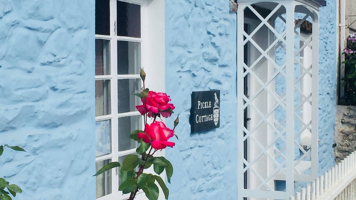 Pentewan Cottage | Traditional Cottage. 5 min walk to the beach, village setting.