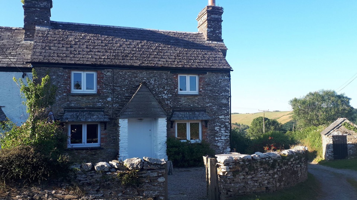 Looe Cottage | Traditional Country Cottage