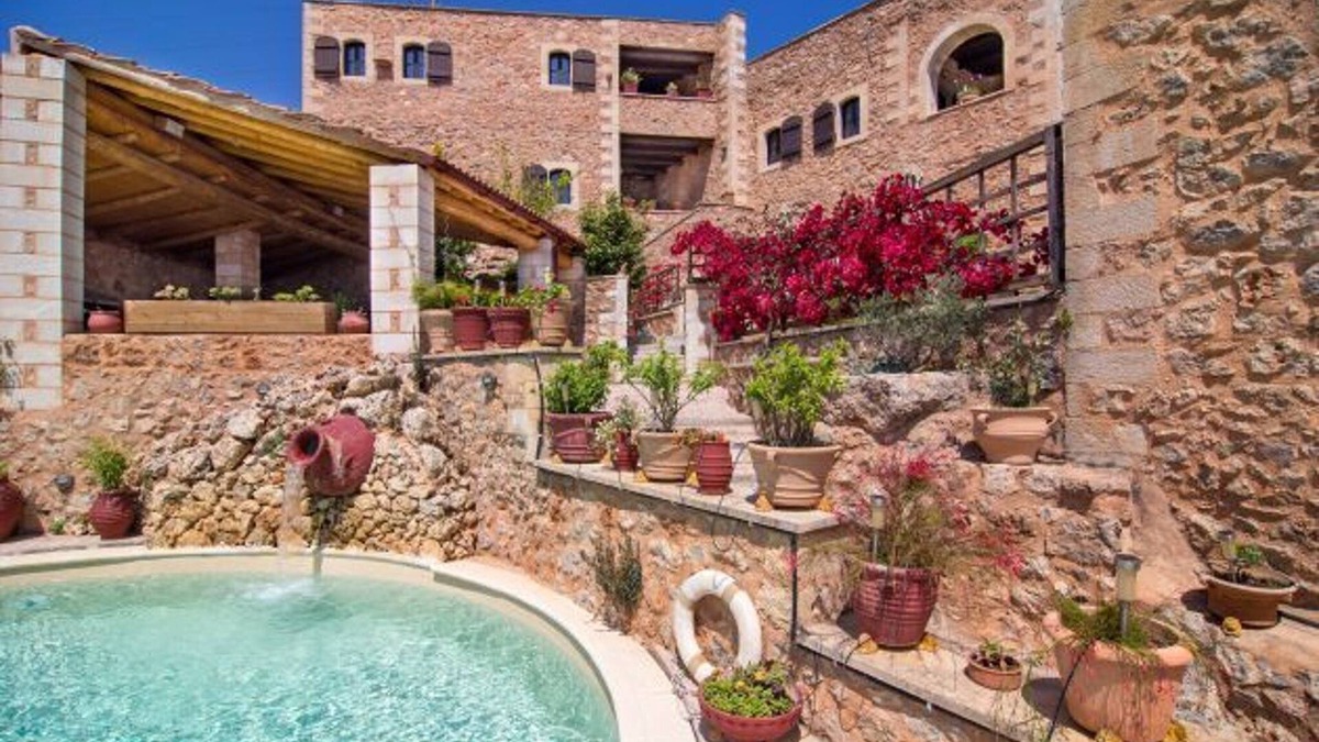 Samonas Villa | Traditional Crete Villa | Villa Red Fliskouni | Stunning Views | 1 Bedroom |.