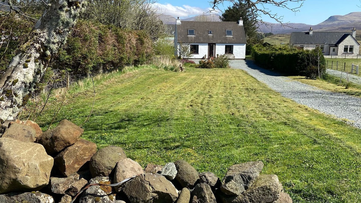 Suladale House | Traditional Croft House with garden. Ample parking and central location.
