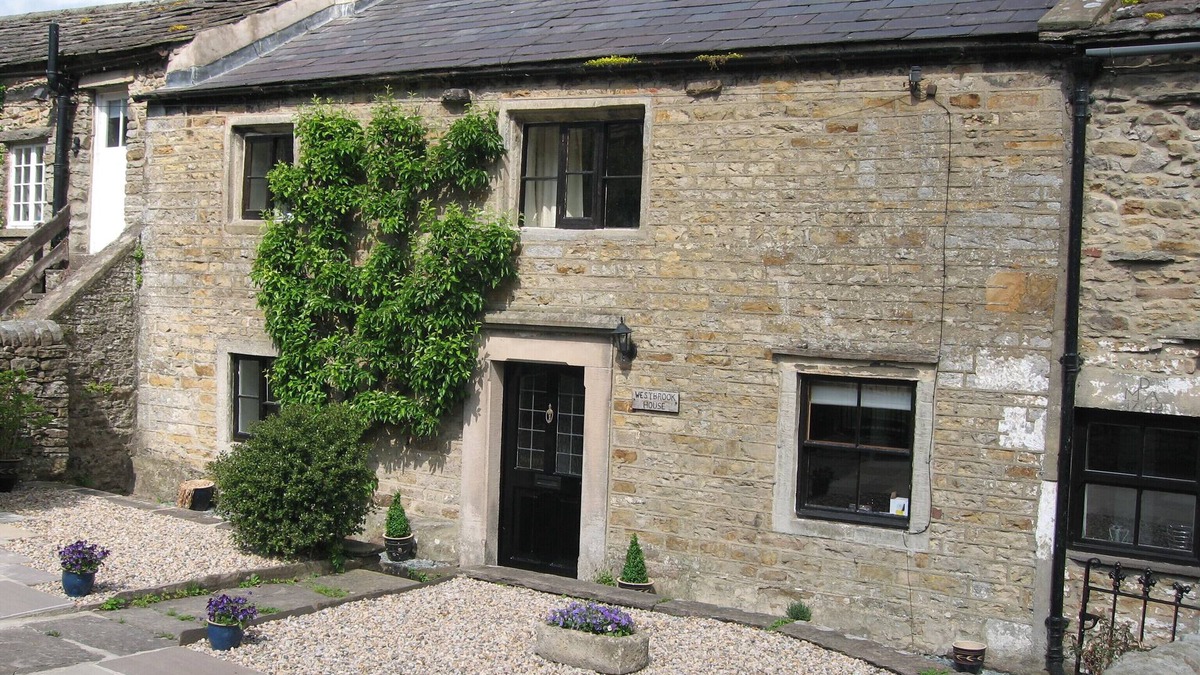 Newbiggin-in-Bishopdale Cottage | Traditional Dales Cottage with stunning views,