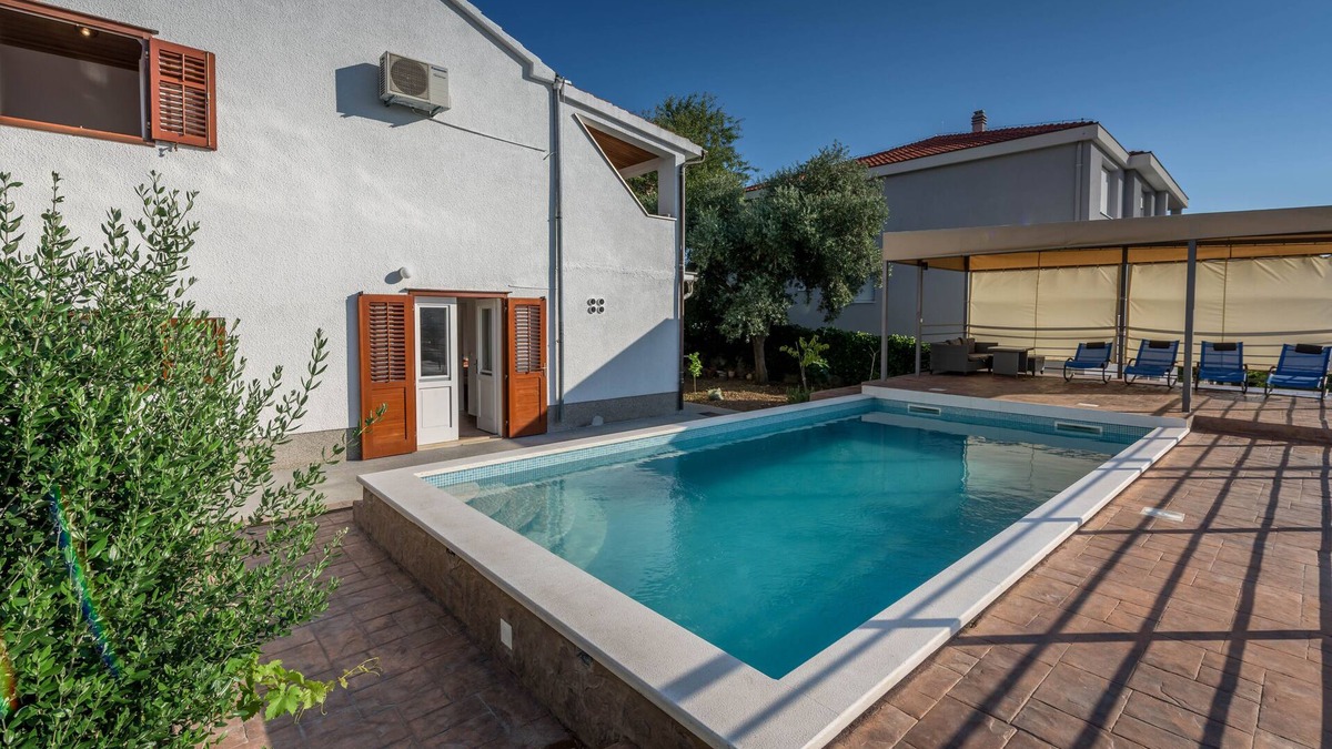 Seget Vranjica Villa | Traditional Dalmatian Villa Lahor with heated swimming pool