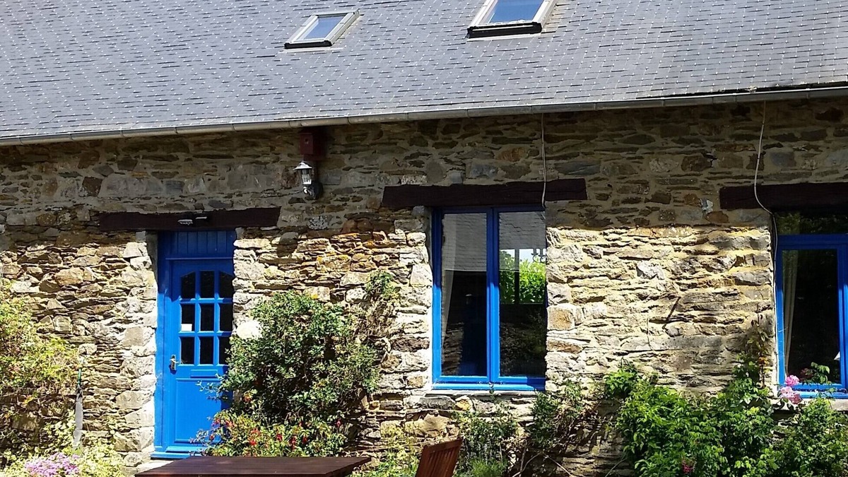 Saint-Mayeux Cottage | Traditional Farmhouse Gite at the heart of Brittany (Sleeps 1-5 in 2 Bedrooms)