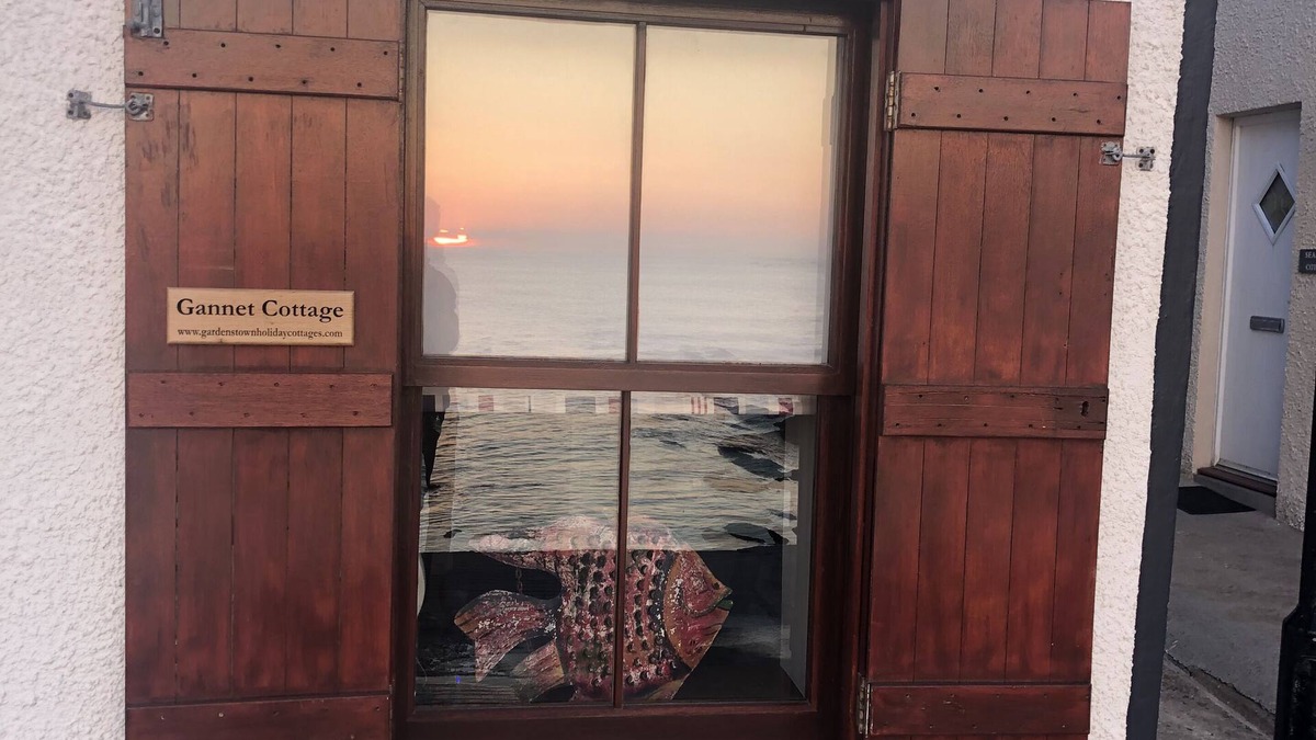 Gardenstown Cottage | Traditional Fisherman's Cottage directly on the sea wall.